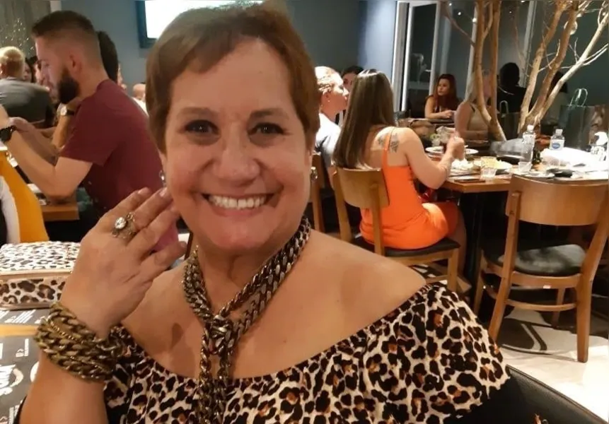 BRINDE A VIDA - Sueli Schmitt, presidente do Serviço de Obras Sociais de nossa cidade, será cumprimentada pela passagem de seu aniversário nesta terça-feira (14). Sueli, pessoa querida na sociedade princesina, sempre simpática e envolvida com as principais causas sociais. Da coluna RC, os votos de saúde e alegrias. 