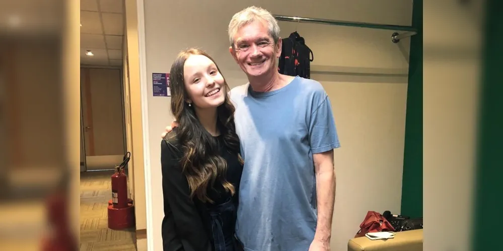 Recheado 
O ‘Altas Horas’, do Serginho Groisman, na Globo, terá as presenças de Caio Castro, Larissa Manoela, Nego do Borel, Bruno&Marrone, Fat Family e Salgadinho.

