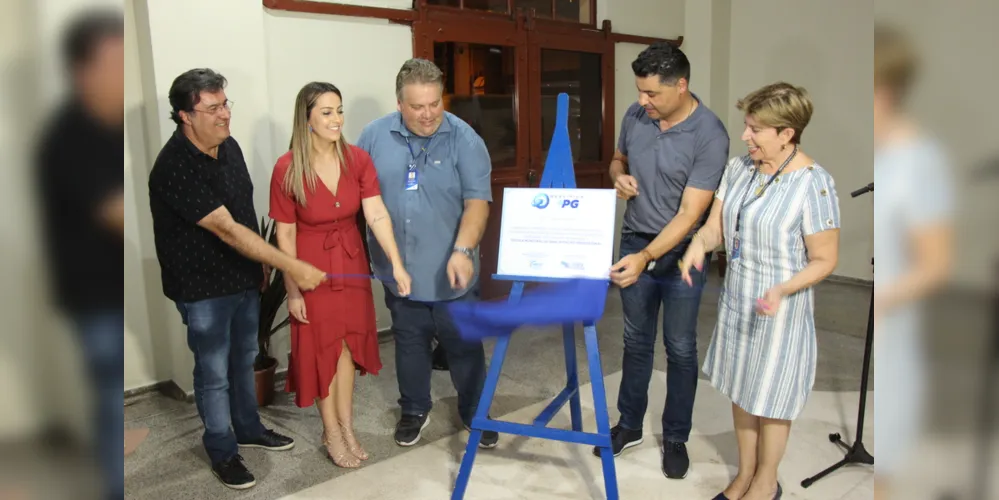 Cerimônia teve início por volta das 19 horas