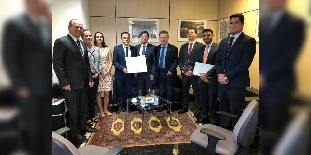 Por intermédio do parlamentar, reunião na Procuradoria-Geral da Fazenda Nacional reuniu representante da OAB e lideranças políticas do Estado.