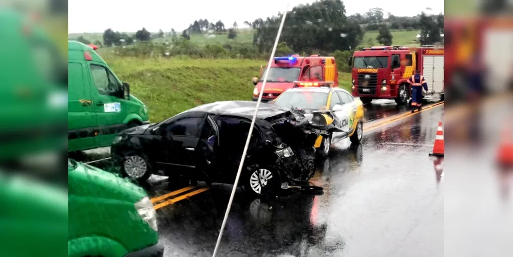 Duas vítimas foram levadas ao hospital com ferimentos graves, segundo os bombeiros