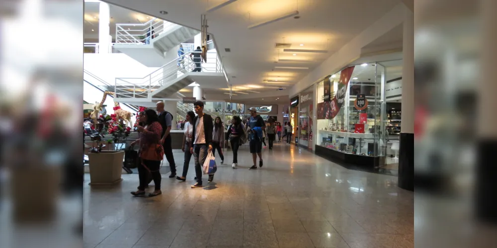 O pagamento da primeira parcela deverá movimentar as lojas do comércio |