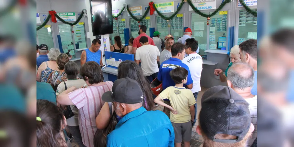 Filas se formaram nesta segunda-feira na lotérica Princesa dos Campos. Apostas poderão serem feitas até às 17 horas