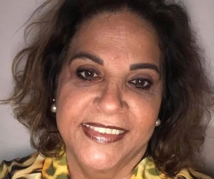 FELICITAÇÕES - Angela Maria Barszcz receberá as felicitações pela passagem de seu aniversário nesta terça-feira (21). Angela sempre circula pelos principais eventos da cidade, em especial os de cunho filantrópico esbanjando sua alegria e simpatia contagiante. Da coluna RC os votos de saúde e alegrias.