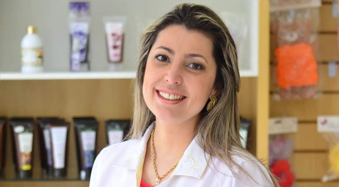 REGISTRO - Juliana Ribeiro representa uma singela homenagem prestada pela Coluna RC desta terça-feira (21), todos os farmacêuticos pelo seu dia, transcorrido no último dia 20. Aos profissionais que trabalham não só com medicamento, mas com a qualidade de vida das pessoas, Parabéns!
