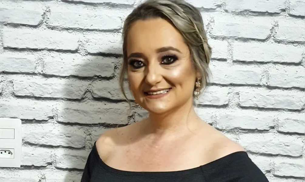 FOTO 3 - BRINDE A VIDA- A fisioterapeuta Maria Mercedes de Abreu Netto receberá as felicitações pela passagem de seu aniversário nesta quinta-feira (22). Da coluna RC os votos de alegrias e sucesso.