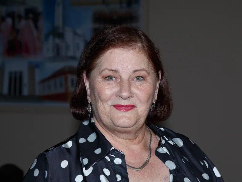 FELICITAÇÕES - A renomada artista plástica Waltraud Sekula será cumprimentada pela passagem de seu aniversário na próxima segunda-feira (23). Da coluna RC os votos de realizações e alegrias.