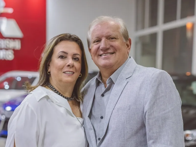 BRINDE A VIDA- Vera Pasturczak Parucker reserva o sábado (21), para receber os cumprimentos pela chegada de seu aniversário. No registro, Vera e seu marido Fernando Parucker. Da coluna RC os votos de felicidades infinitas.