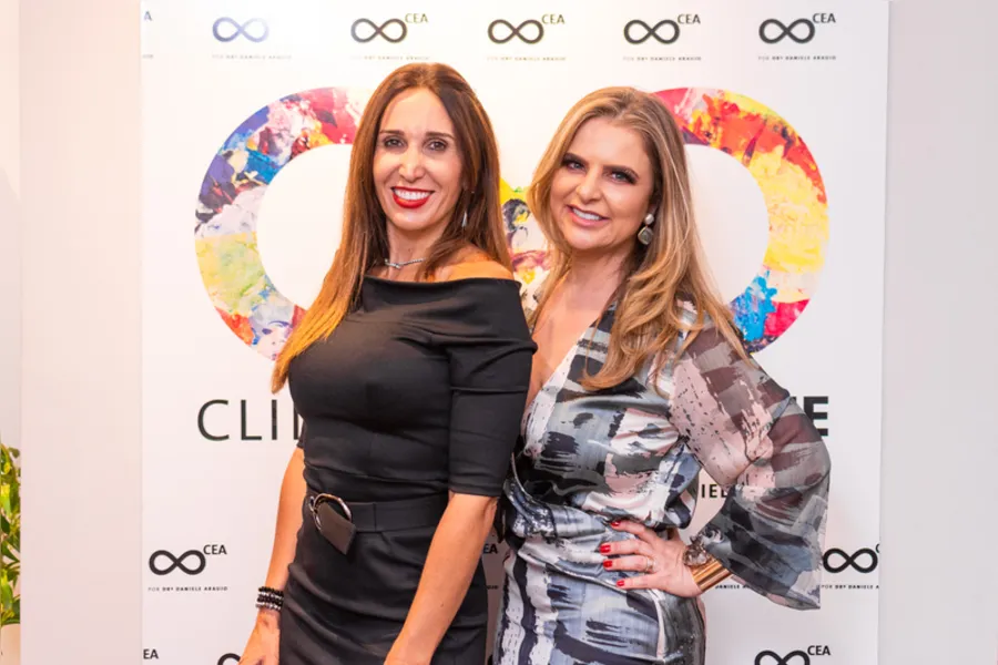 Giovana Sguario também esteve prestigiando o encerramento do Dia da Mulher da Coluna RC, que aconteceu recentemente na Clínica Corpo e Arte. No registro, Giovana e a médica Daniele Araújo.