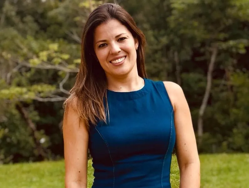 NIVER - Letícia Cavina receberá os cumprimentos pela troca de idade nesta quinta-feira (2). Letícia que ao lado de seus familiares responde pelo Buffet Cavina, que vem se destacando pela qualidade de seus serviços na realização de eventos na região. Da coluna RC os votos de realizações e alegrias.