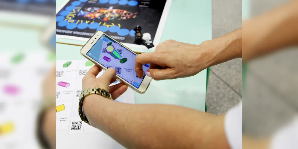 O projeto conta com salas de incubação, com suporte no desenvolvimento de novas empresas, espaços de convivência e coworking para empresas juniores.