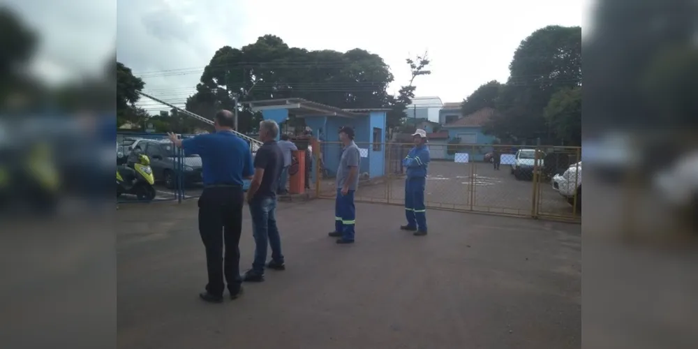 Manifestação fechou os portões do Parque de Máquinas;