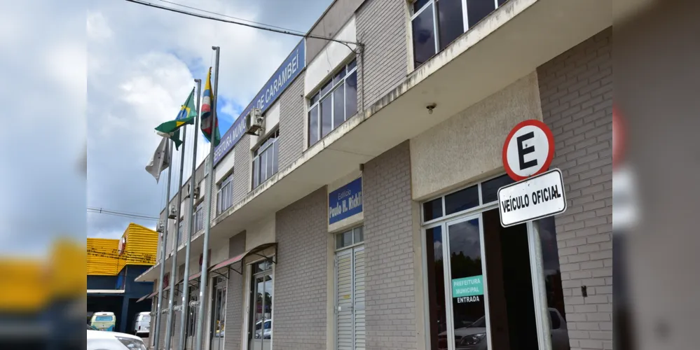 Os salários variam de R$ 1.443,12 a R$ 5.082,88.