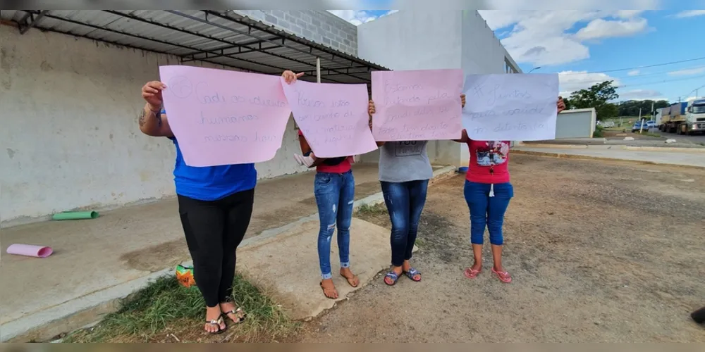 O protesto também pediu atenção para as autoridades com a falta de higiene e disponibilidade de materiais que evitem o contágio do Coronavírus.