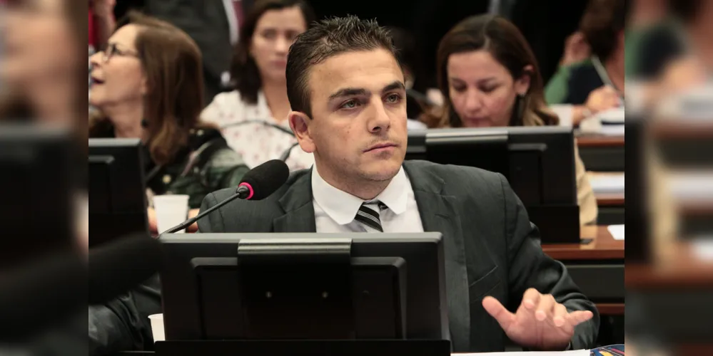 Parlamentar apresentou projetos para minimizar o impacto da doença no dia a dia da população