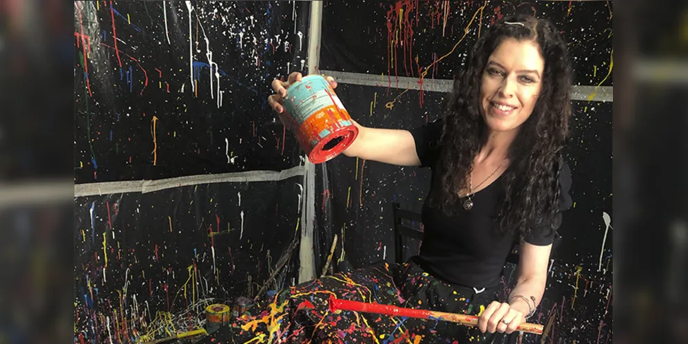 Idealizadora do concurso, Renata Regis Florisbelo celebra seu 14º livro