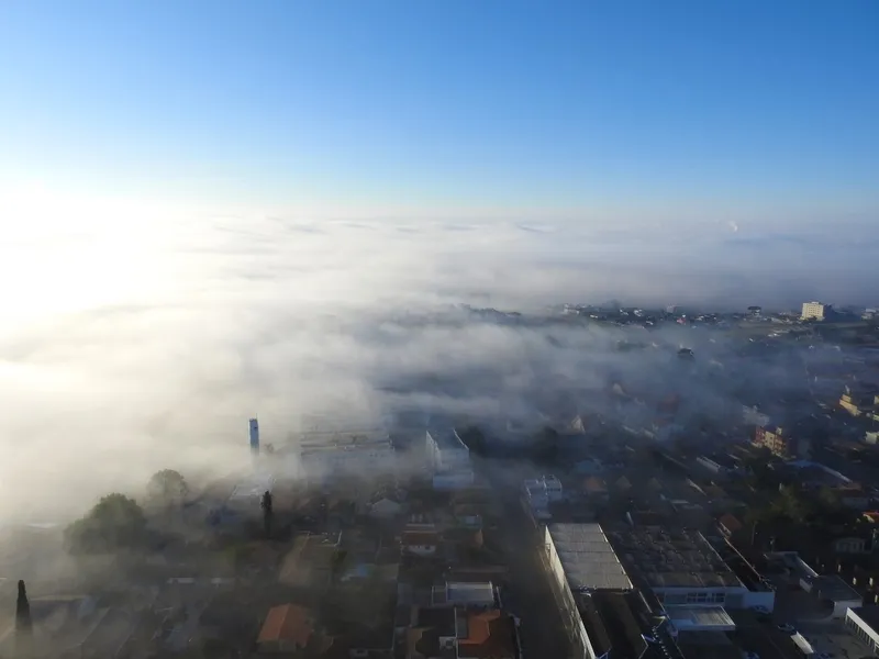 Densa névoa faz PG desaparecer. Veja imagens