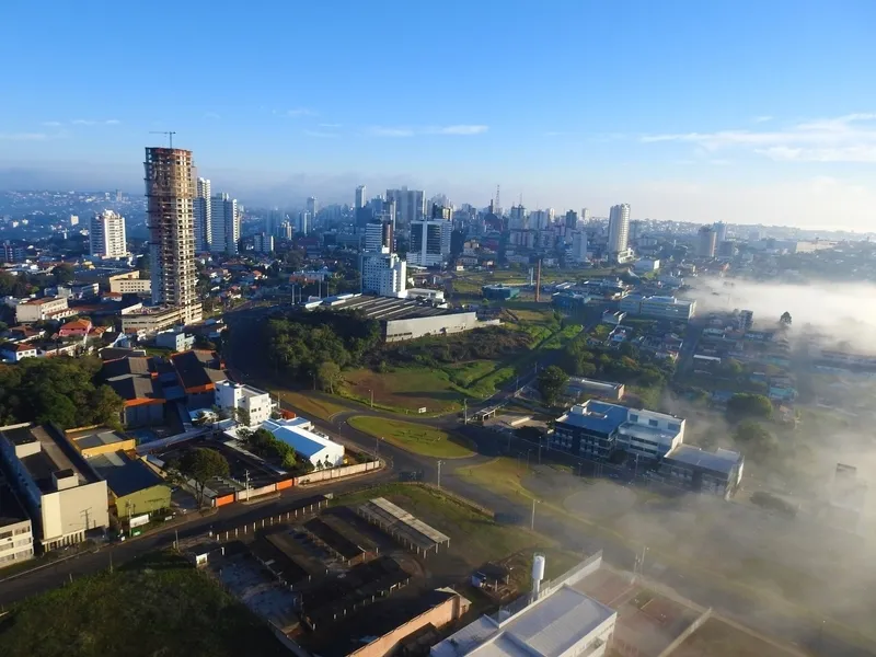 Densa névoa faz PG desaparecer. Veja imagens