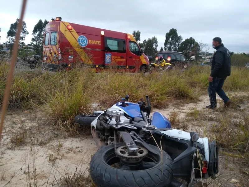 Rapaz tem a perna amputada em acidente