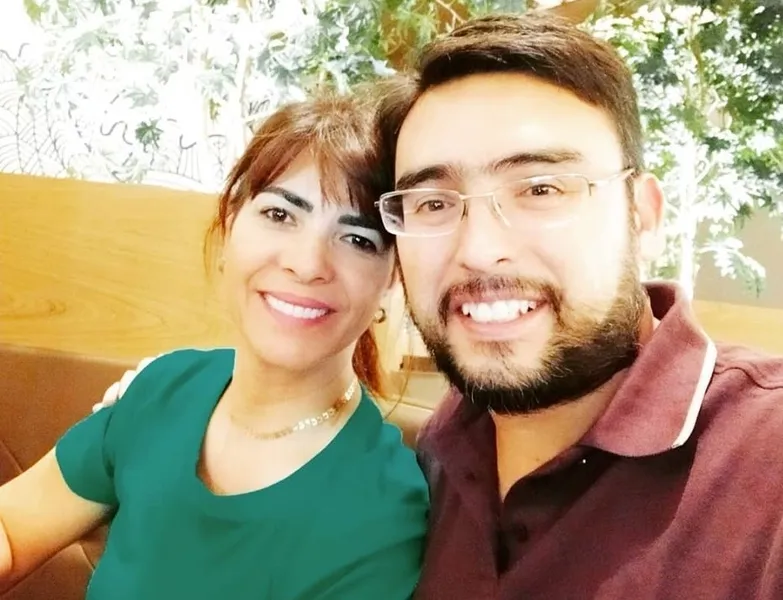 NOVO CICLO - Maria das Graças Padilha Severich será muito cumprimentada nesta quinta-feira (4), pela passagem de seu aniversário. No registro, Maria da Graça e seu marido André Severich. Da coluna RC os votos de realizações