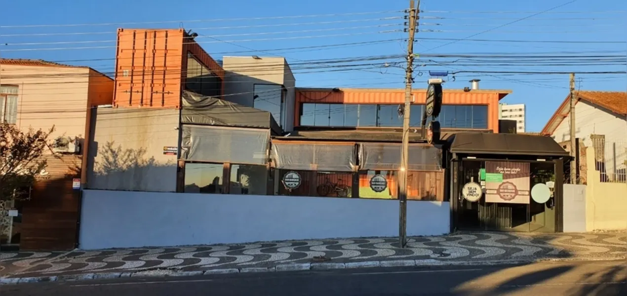 Neste período, o estabelecimento passou a utilizar o nome de ‘Bar.baridade Comes e Bebes’, levando a comida de boteco para o conforto das residências