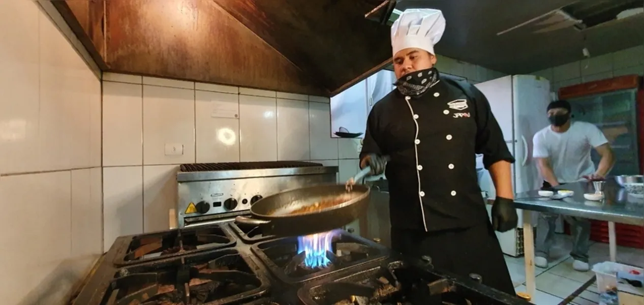 Neste período, o estabelecimento passou a utilizar o nome de ‘Bar.baridade Comes e Bebes’, levando a comida de boteco para o conforto das residências