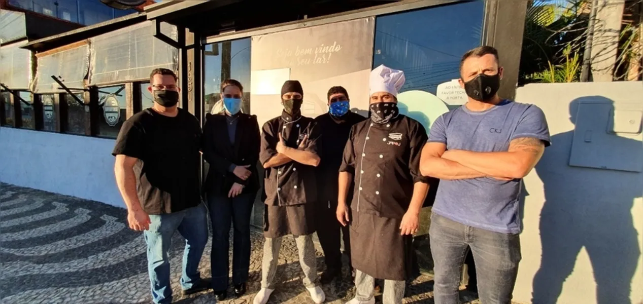 Neste período, o estabelecimento passou a utilizar o nome de ‘Bar.baridade Comes e Bebes’, levando a comida de boteco para o conforto das residências