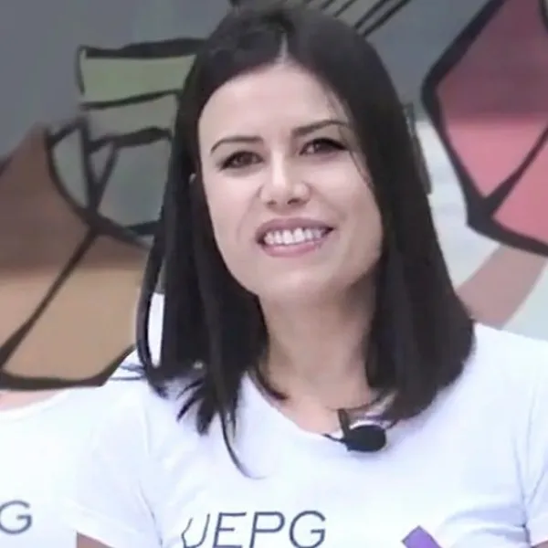 TIM - TIM - A jornalista Luciane Silva Navarro será muito cumprimentada neste sábado (6) pela chegada de seu aniversário. Da coluna RC os votos de realizações e alegrias