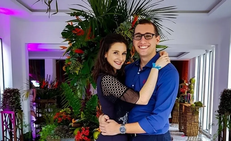 NIVER - Ana Carolina Cury recebeu as felicitações pela troca de idade no último domingo (14). No registro, Ana Carolina com seu namorado Caio Giacomazzo.  Da coluna RC os votos de alegrias e sucesso