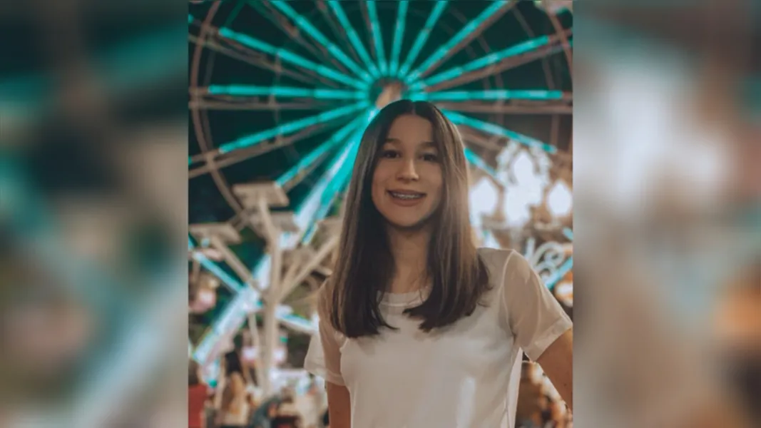 BDAY - A jovem Letícia Ramos Cury, filha do casal Alexsandra Ramos e Mauricio Cury na intimidades familiar celebra a chegada de seus 14 anos de vida no próximo domingo (28). Educada, criativa, excelente aluna do Colégio Alpha Plus. Letícia ilumina a família com sua energia e alegria. Da coluna RC e do seu tio, os votos de muitas conquistas e alegrias!