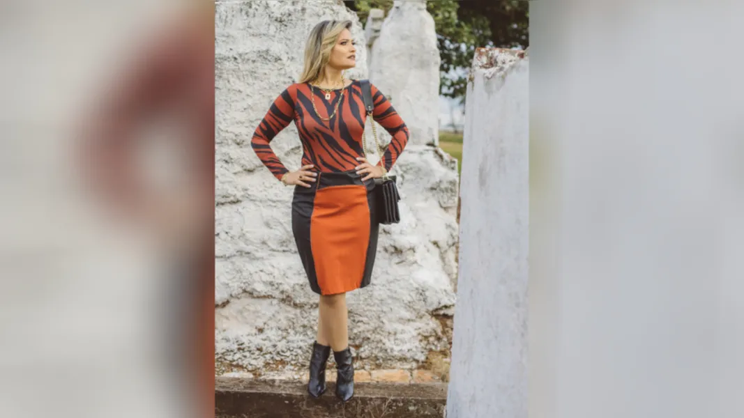 ELISÂNGELA JANUÁRIO - Nossa diva do mês é o tipo de mulher que traz na sua presença física um resumo de sua personalidade; linda, forte e vibrante, nossa convidada para o RC Entrevista do Mês é realizada na vida profissional e familiar