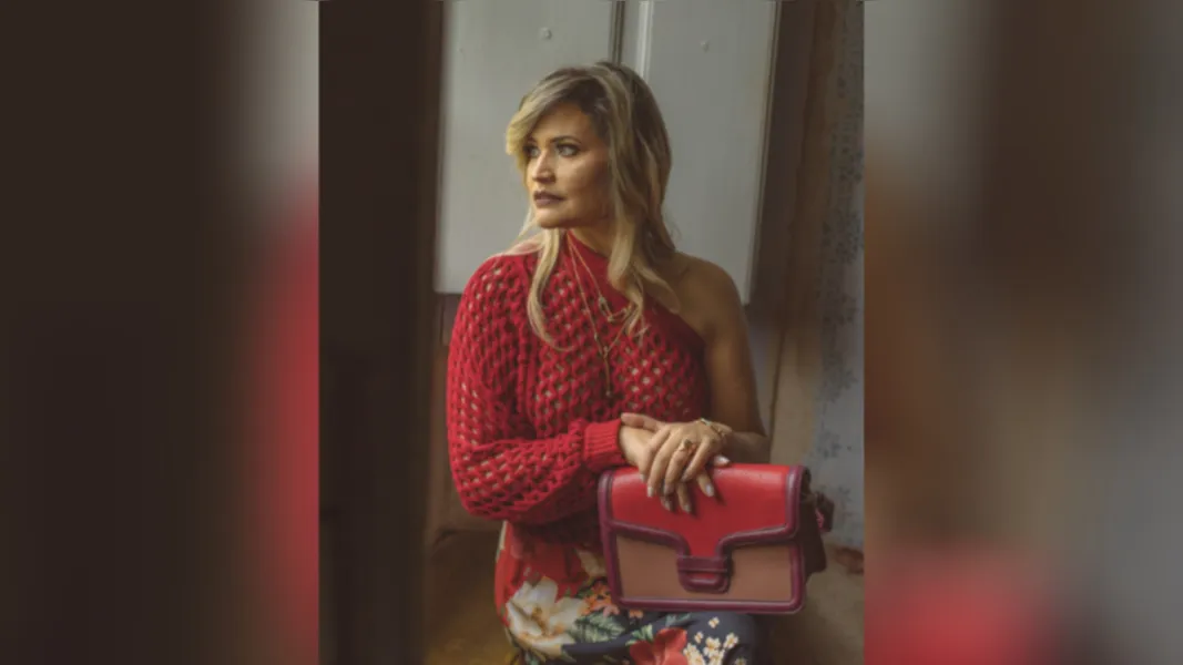 ELISÂNGELA JANUÁRIO - Nossa diva do mês é o tipo de mulher que traz na sua presença física um resumo de sua personalidade; linda, forte e vibrante, nossa convidada para o RC Entrevista do Mês é realizada na vida profissional e familiar