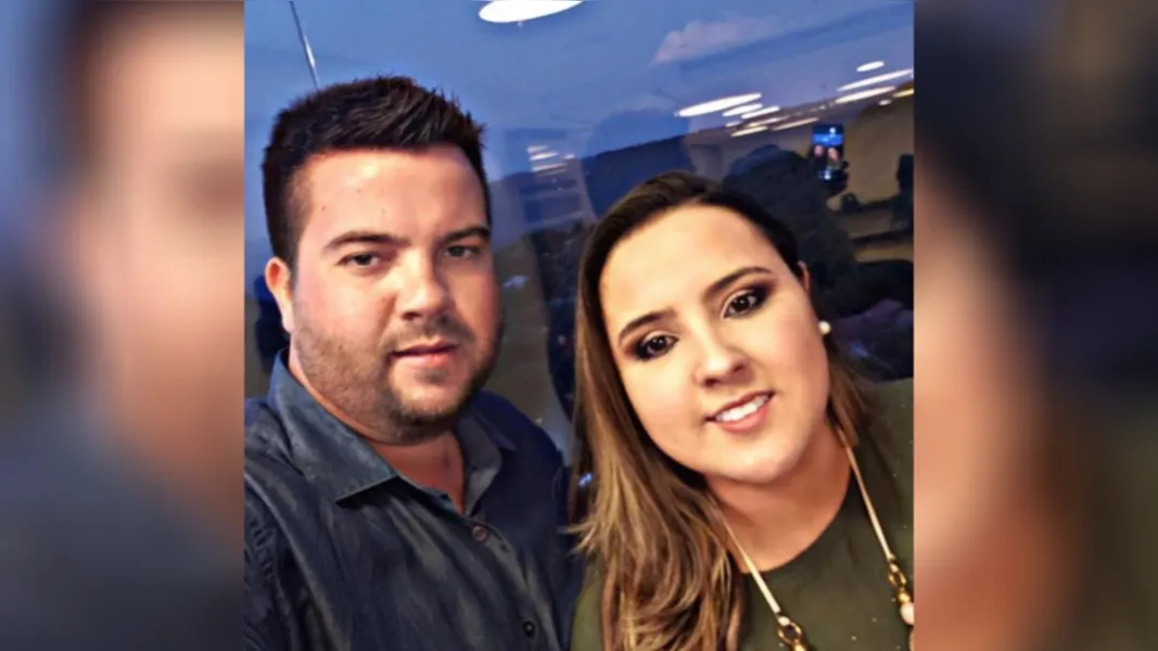 FELICITAÇÕES - O empresário Rodrigo Loureiro foi muito cumprimentado pela passagem de seu aniversário na última terça-feira (30). No registro, Rodrigo e sua esposa Fabiely Loureiro. Da coluna os votos de alegrias e sucesso.