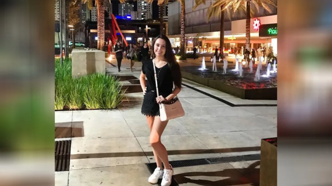 NOVO CICLO - Flávia Kalinowski, filha do casal Flávio Guimarães Kalinowski e Cristina Mota receberá as felicitações pela troca de idade nesta sexta-feira (03). Da coluna RC os votos de alegrias e sucesso