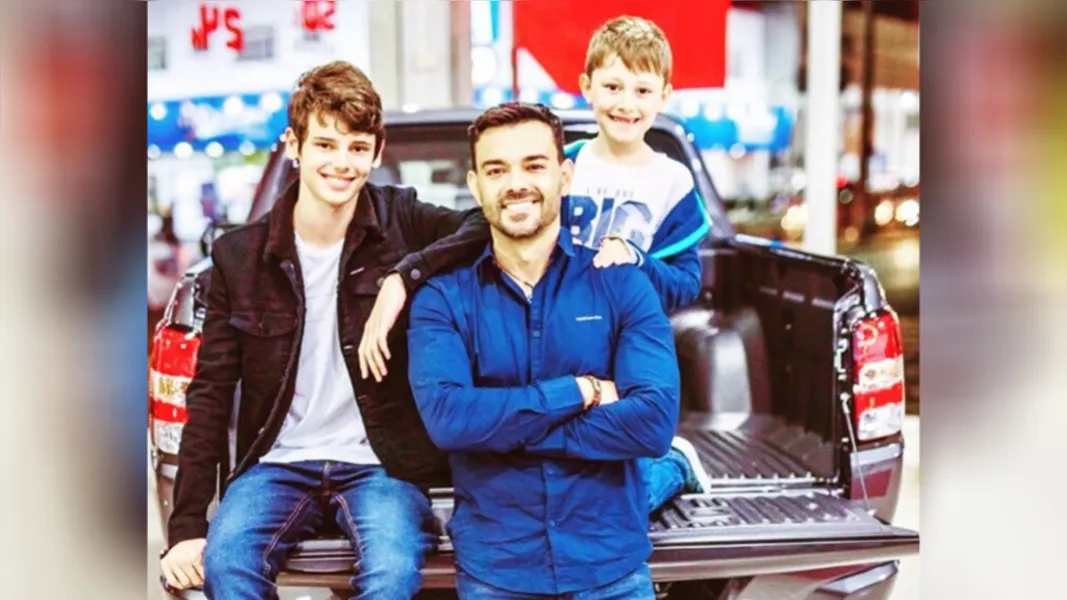 NOVO CICLO- Eloir Rodrigues, Diretor de Redação do Jornal da Manhã, será muito cumprimentado na próxima segunda-feira (6) pela passagem de seu aniversário. A família JM cumprimenta seu diretor pela data festivo. Da coluna RC votos de muito sucesso e prosperidade