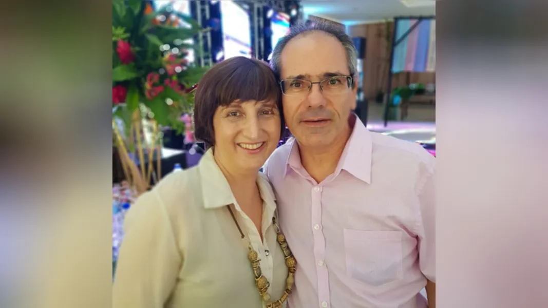 TIM TIM - O engenheiro Ubiratan Cury será muito cumprimentado pela passagem de seu aniversário na próxima segunda-feira (6). No registro, Ubiratan com sua esposa Iglaci Cury. Da coluna RC os votos de prosperidade e realizações