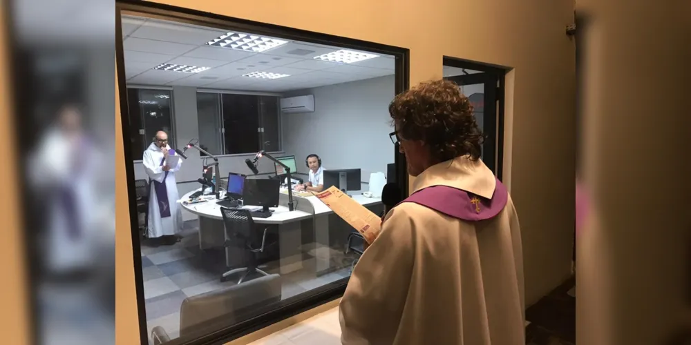 Imagem ilustrativa da imagem Rádio Sant’Ana de PG transmitirá Celebração do Tríduo Pascal