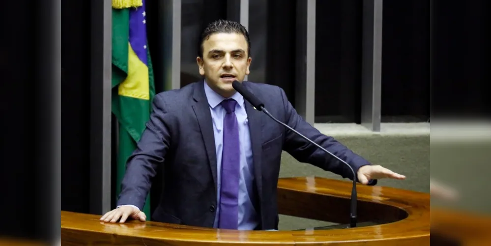 O pedido de informações foi apresentado pelo parlamentar devido as inúmeras dificuldades que a população tem encontrado para ter acesso ao auxílio