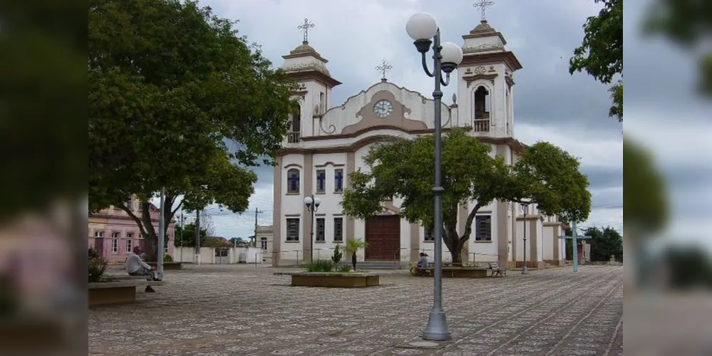 O decreto também proíbe a realização de comemorações, festas, eventos, partidas esportivas, e quaisquer outras atividades similares