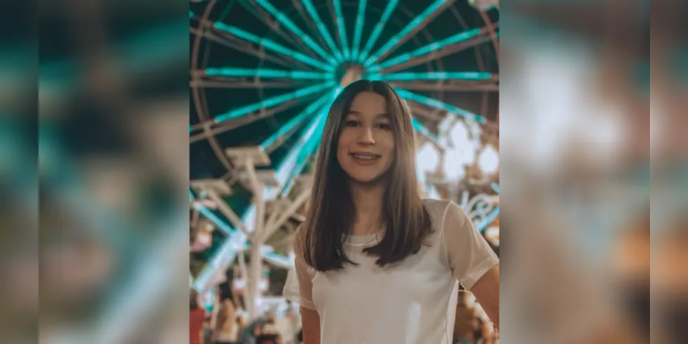 BDAY - A jovem Letícia Ramos Cury, filha do casal Alexsandra Ramos e Mauricio Cury na intimidades familiar celebra a chegada de seus 14 anos de vida no próximo domingo (28). Educada, criativa, excelente aluna do Colégio Alpha Plus. Letícia ilumina a família com sua energia e alegria. Da coluna RC e do seu tio, os votos de muitas conquistas e alegrias!