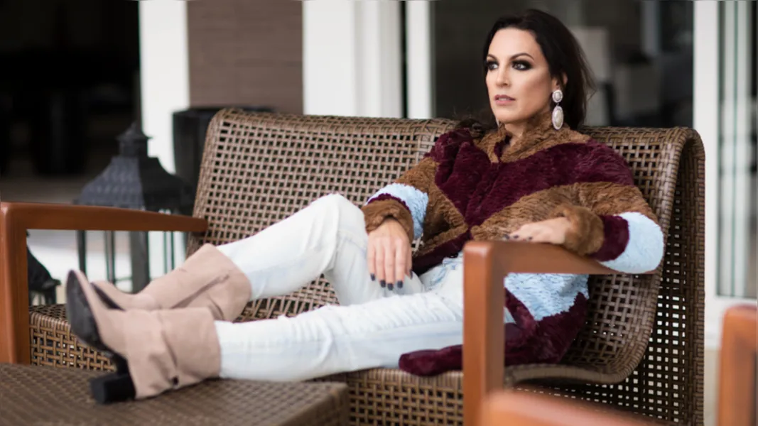 REGISTRO – No registro especial do mago da fotografia Laertes Soares, a médica Ana Paula Costa Padua Carvalho esbanja elegância e beleza neste clima invernal