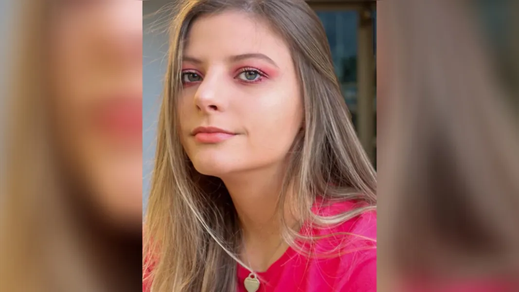 BDAY - Juliana Oliveira será muito cumprimentada no próximo domingo(19) pela passagem de seu aniversário. Juliana que é um dos rostos mais belos de sua geração é filha do casal Marcelo Rangel e Simone Oliveira. Da coluna RC os votos de felicidades infinitas