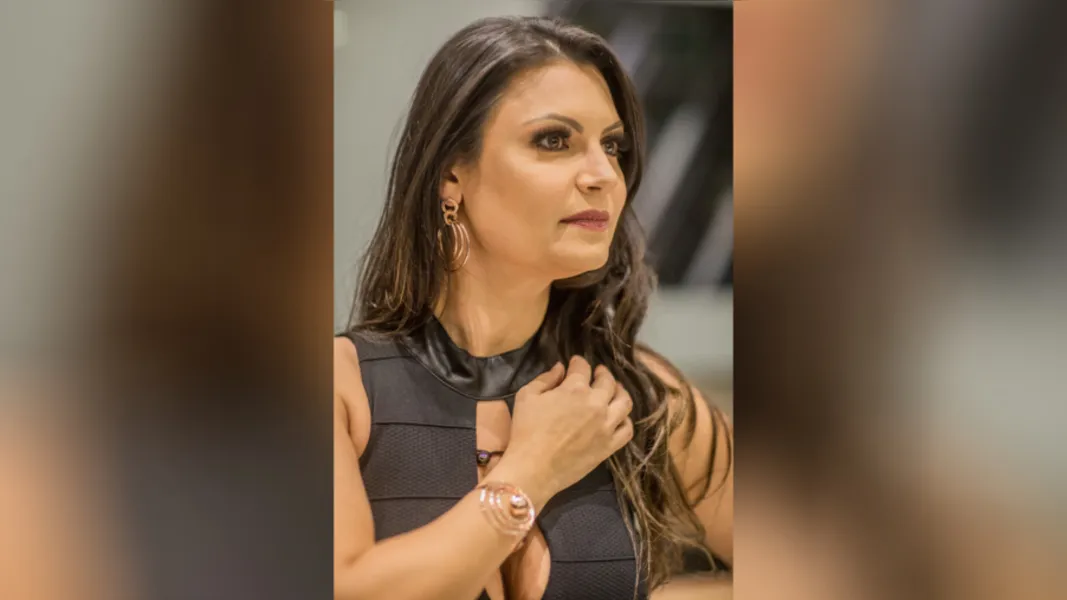 TROCA DE IDADE - A advogada Patrícia Possati Ferrigollo será muito cumprimentada pela passagem de seu aniversário na próxima segunda-feira (20). Patrícia é destacada pela sua competência profissional, pela sua beleza e pelo amor e dedicação a família. Da coluna RC os votos de alegrias e sucesso