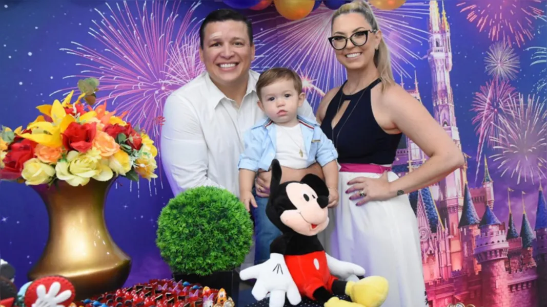 GRANDE DIA - Bianca Calixto Laureano será muito cumprimentada pela passagem de seu aniversário no próximo domingo (19). No registro, Bianca com seu marido Rodrigo Laureano e seu filho Lucca. Da coluna RC os votos de realizações e alegrias