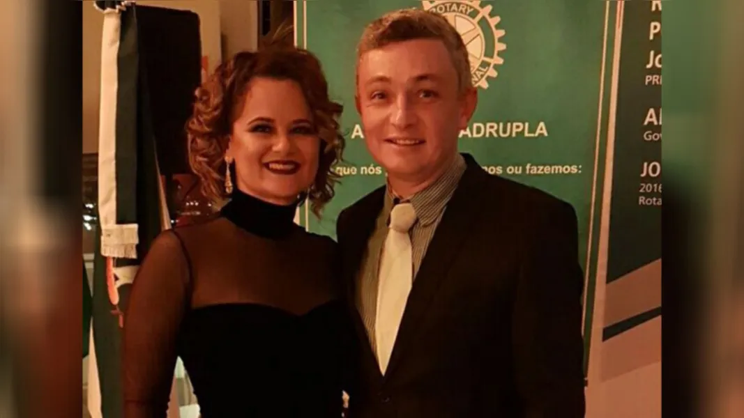 NOVO CICLO - Érica Busnardo brinda a chegada de seu aniversário nesta quinta-feira (23). No registro, Érica e o seu marido Jeferson de Souza.  Da coluna RC os votos de felicidades e sucesso!