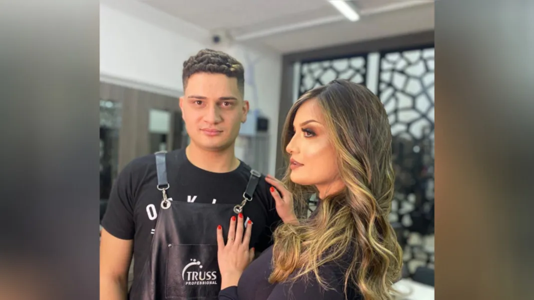 REGISTRO – No registro especial para a coluna RC, o hair style André Lucas dos Anjos e a modelo Adriellen Fernanda Alberti. André integra o casting de destacados profissionais do badalado salão Menina Bonita.