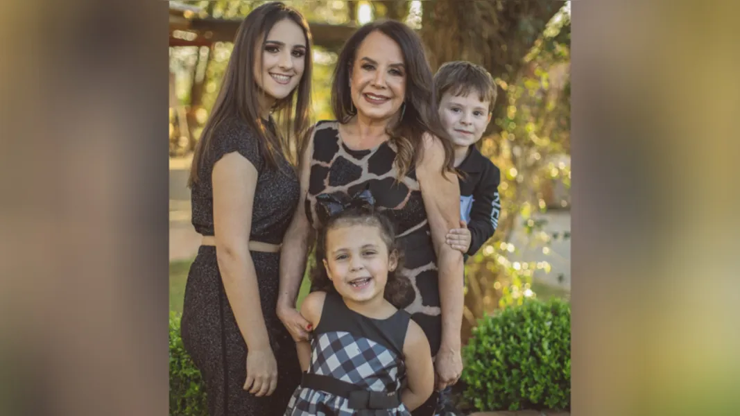 Vera Lúcia Ribas e seus netos Maitê Vargas Kritsky,  
Ana Rita Vargas Guimarães e Leopoldo Vargas Guimarães