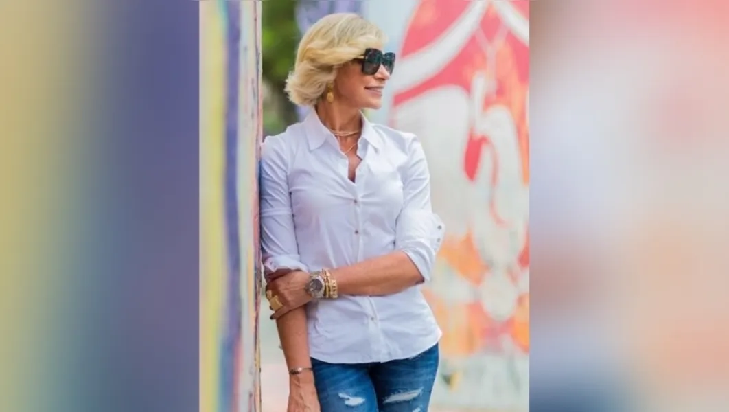 NOVO CICLO - A farmacêutica e bioquímica Fabiana Postiglione Mansani também será cumprimentada pela passagem de seu aniversário nesta terça-feira (4). Fabiana além de seu destaque profissional é sinônimo de beleza e elegância. Da coluna RC os votos de plena realização