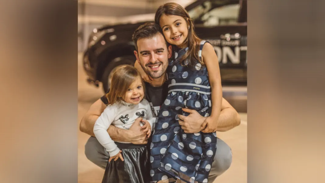 Leandro Martins e suas filhas Eduarda e Heloísa Martins