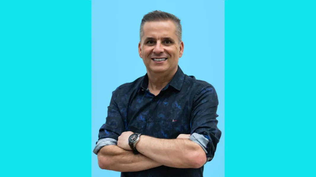 BRINDE A VIDA - O DJ mais badalado dos Campos Gerais reservou a última segunda-feira (10), para celebrar a troca de idade. Maurício Cury, requisitado para os maiores eventos empresariais e sociais da região, Mauricio tem se reinventado em meio à pandemia sempre trazendo lançamentos e fazendo lives solidárias. Vale registrar que o top Dj está preparando muitas novidades para a retomada do setor de festas. Fruto de um trabalho impecável e de uma dedicação intensa Maurício coleciona elogios por onde se apresenta. Da coluna RC os votos de muitas realizações e alegrias!